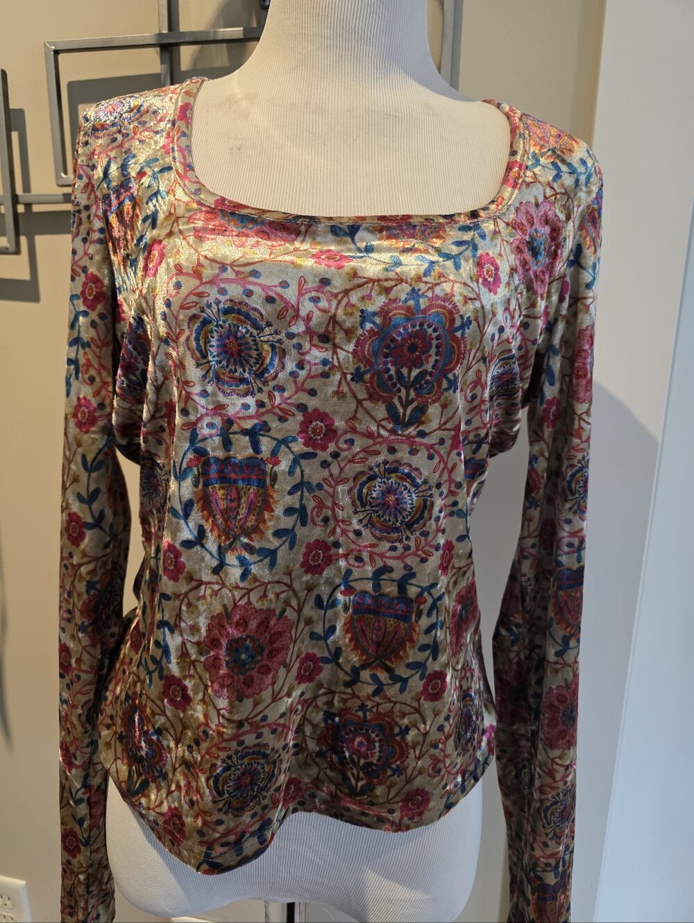 Natural Life NWOT Floral Stretch Velvet Square Neck Long Sleeve Top Size L